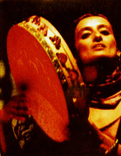 immagine:  Enza Pagliara in concerto.